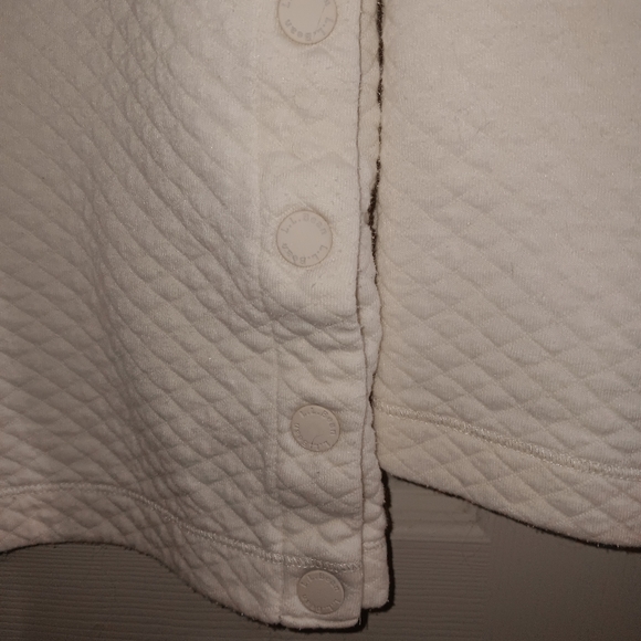 L.L. Bean cream colored size Med pullover top - Picture 2 of 4